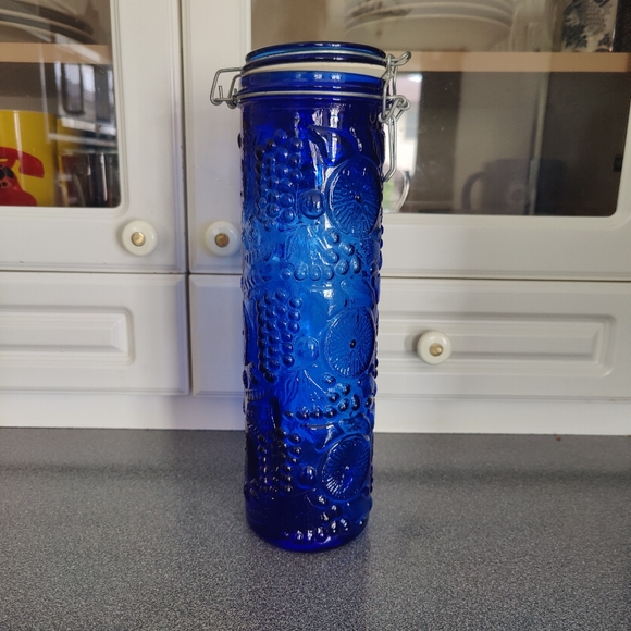 Vintage (80s or 90s) tall Cobalt Blue 💙 Glass Canister with hinged lid - Picture 14 of 14
